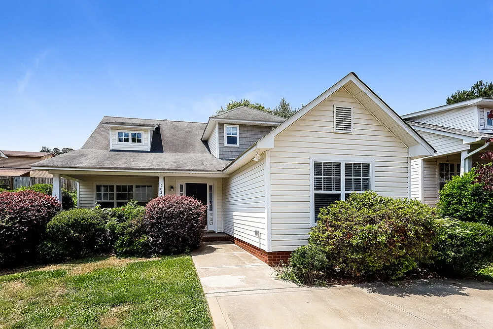 3 bed, 2.5 bath, 1730 sqft, $2,400 — Photo 1