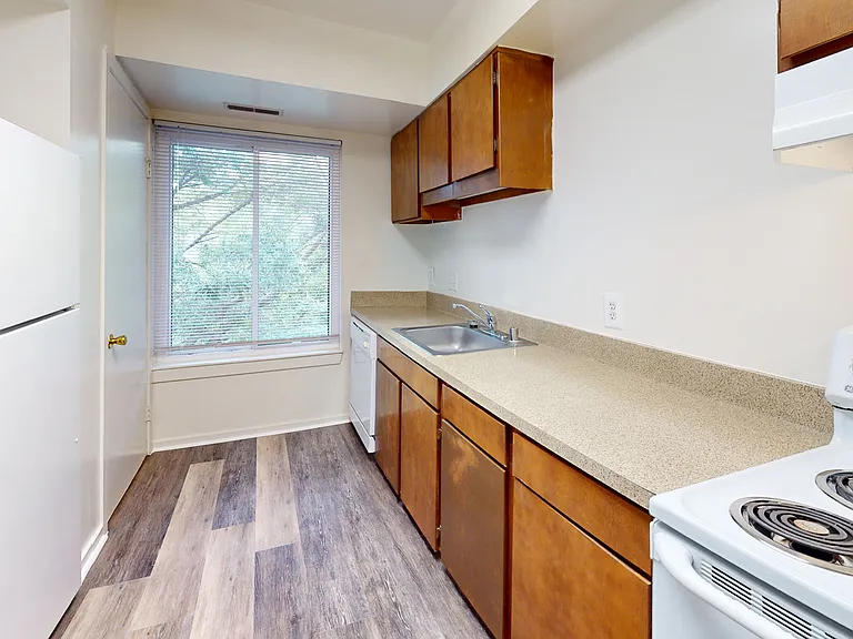 Seneca Place — Photo 60