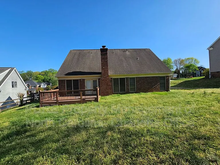 151 Woodfern Pl — Photo 42