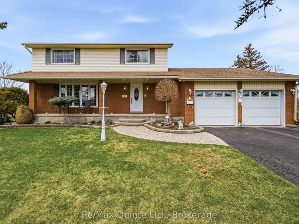 19 Country Club Dr, Quinte West, ON K8R 1B4