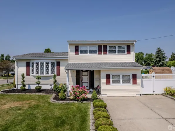 3 Jewel Pl E, Old Bridge, NJ 08857