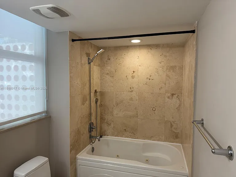 41 SE 5th St #501 — Photo 20