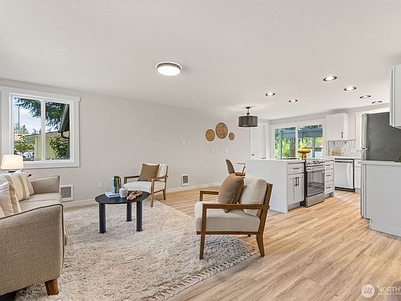 4th image of 2226 125th Avenue Ct E