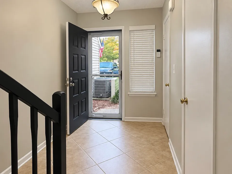 617 Windsor Lake Pl