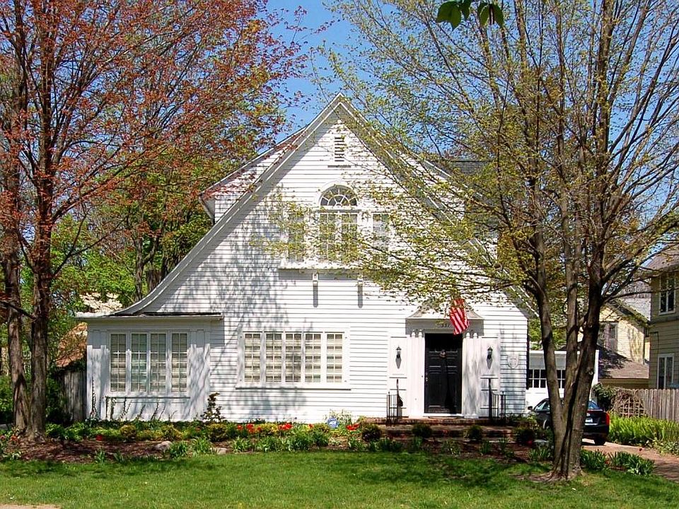 1st image of 551 Fountain St NE