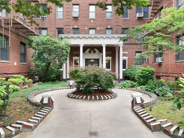 657 East 26th Street image 2 of 7