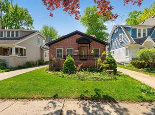 1781 Brys Dr, Grosse Pointe Woods, MI 48236