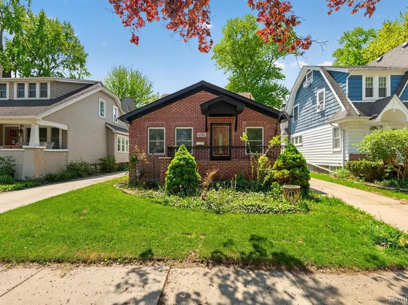 1781 Brys Dr, Grosse Pointe Woods, MI 48236