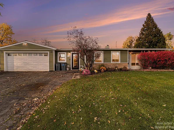 1109 Beta Rd, Walled Lake, MI 48390