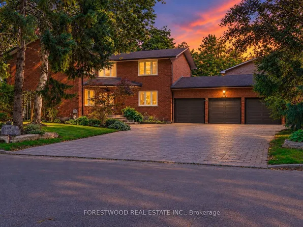 2176 Autumn Breeze Dr N, Mississauga, ON L5B 1R4