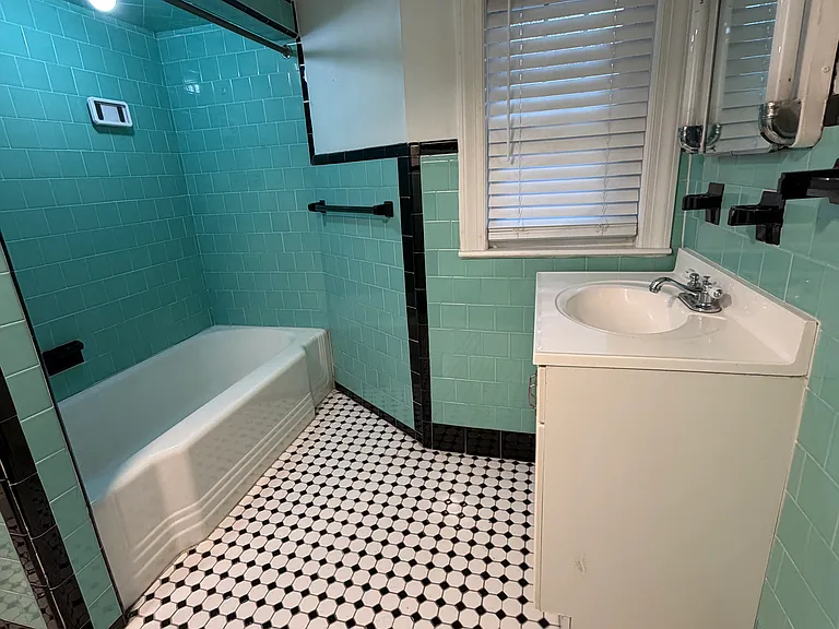 231 Leyden St #B — Photo 7