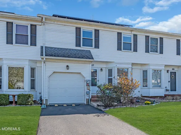 69 Carriage Lane, Englishtown, NJ 07726