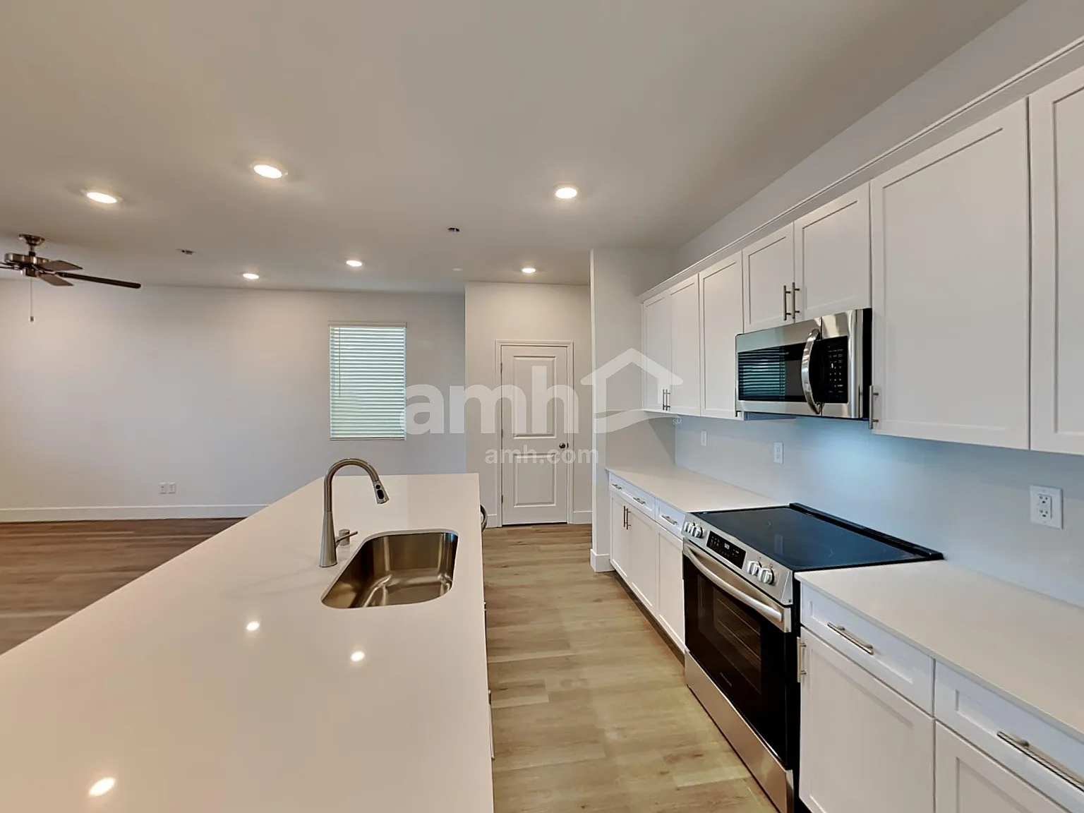 4 bed, 3.0 bath, 2239 sqft, $2,705 — Photo 3