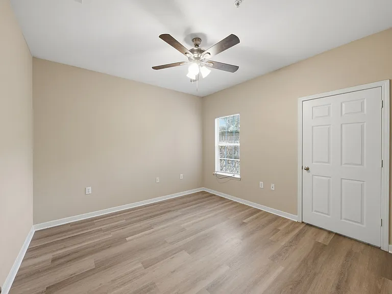 Elora Place Apartments — Photo 26