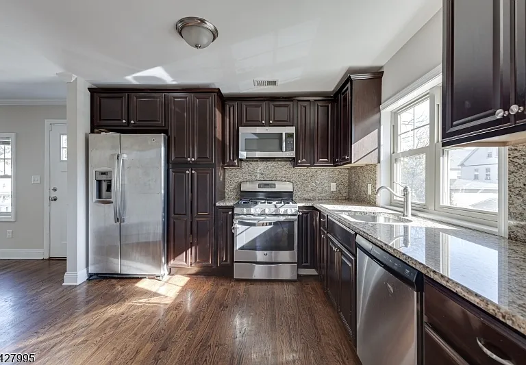 35 Burnside Ave #B — Photo 8