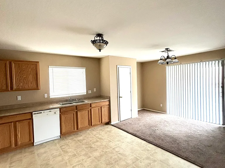 3174 W Carlos Ln — Photo 10