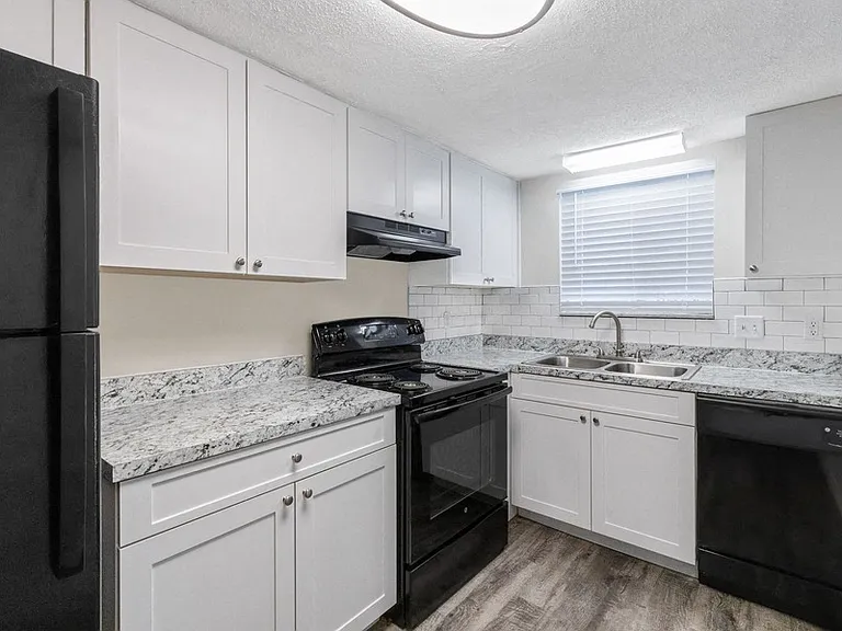 Townsend Apartments — Photo 5
