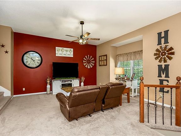 4th image of 722 Bittersweet Rd