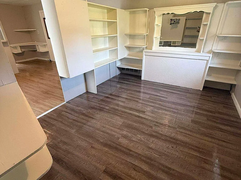 335 Woodlawn Ave — Photo 1