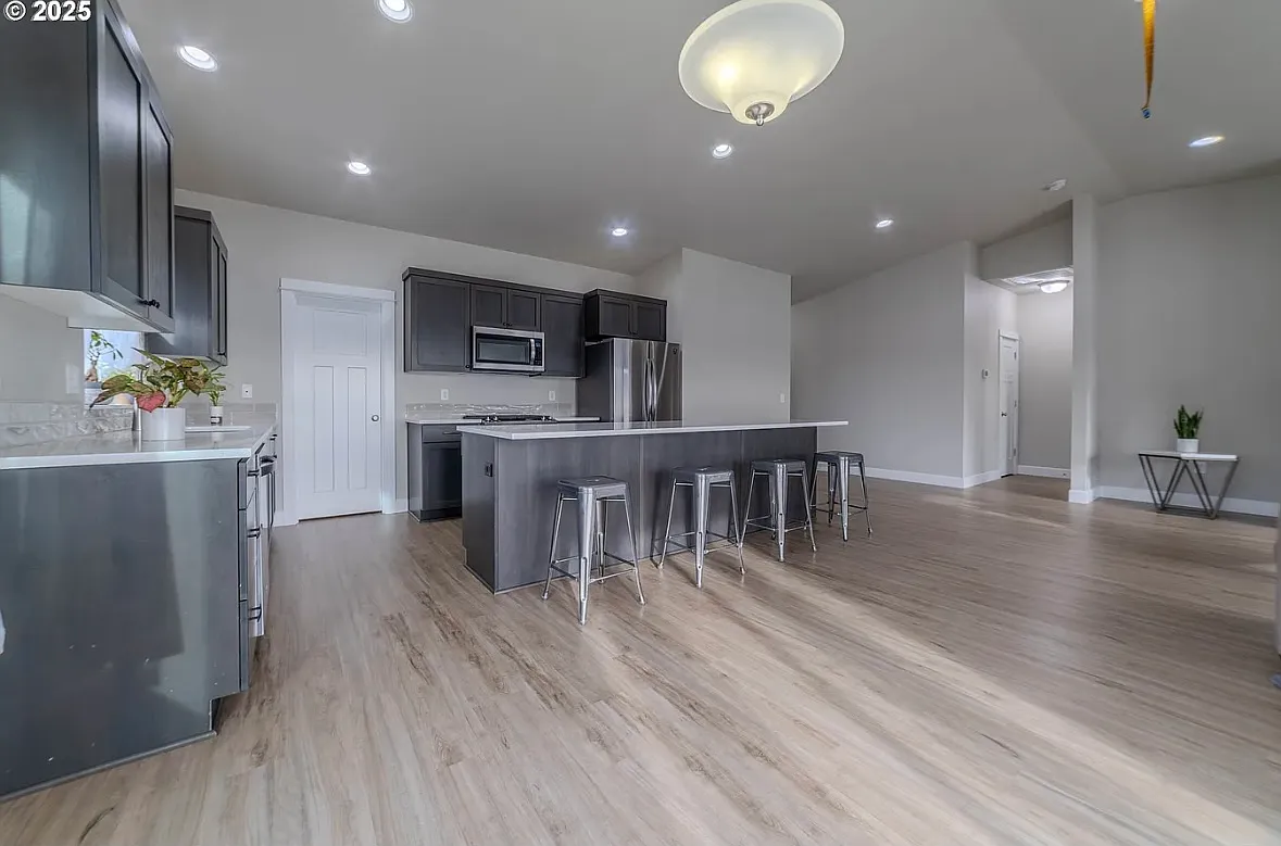 3 bed, 1680 sqft, $2,400 — Photo 1