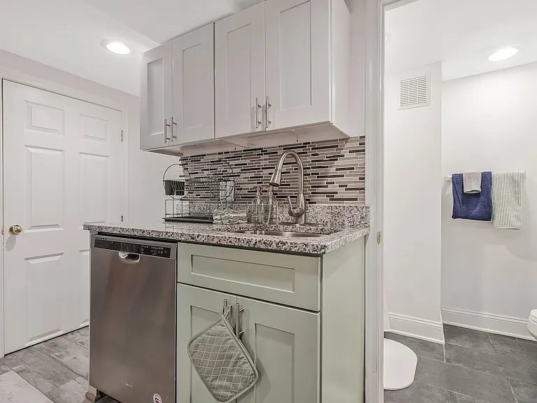 1407 King St #1 — Photo 10