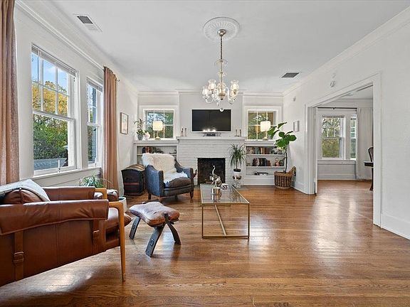 5th image of 401 Alexander St