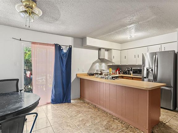 3rd image of 11 Airlie St