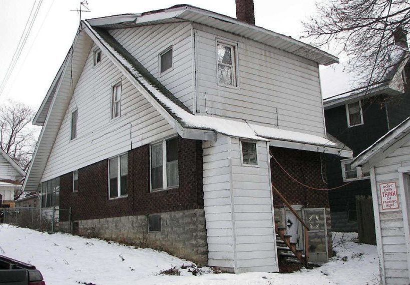 2nd image of 202 Lighthouse St