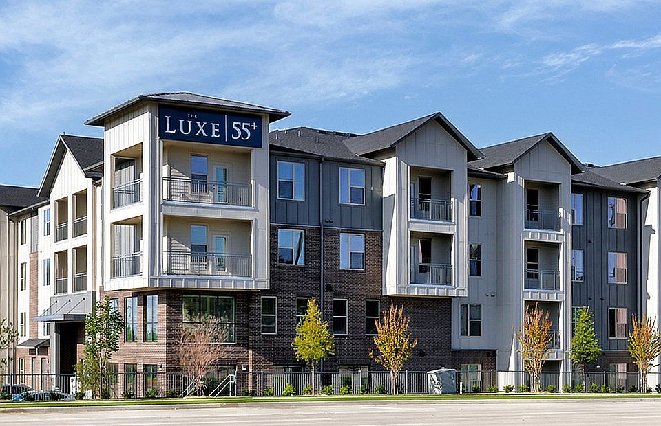 The Luxe at Lewisville - Building Exterior