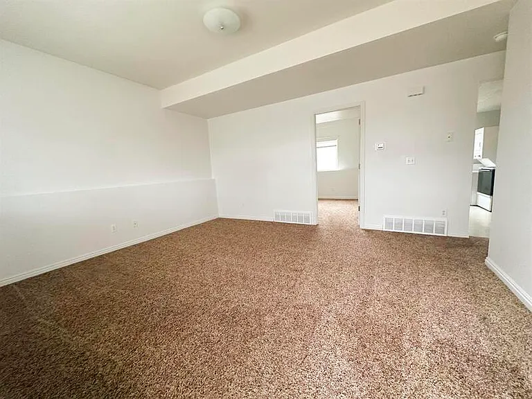 759 W 400 N #B — Photo 3