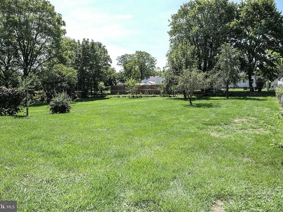 2nd image of 1043 Woodland Ave