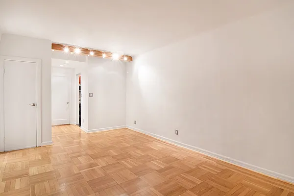 Rented by WAM Partners - William Moses Co. | media 21