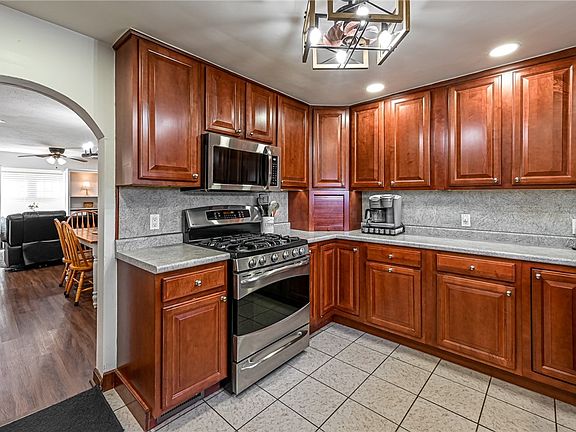 3rd image of 212 Montclair Ave