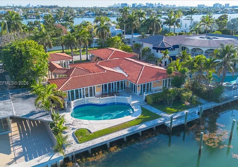 1249 Biscaya Dr
