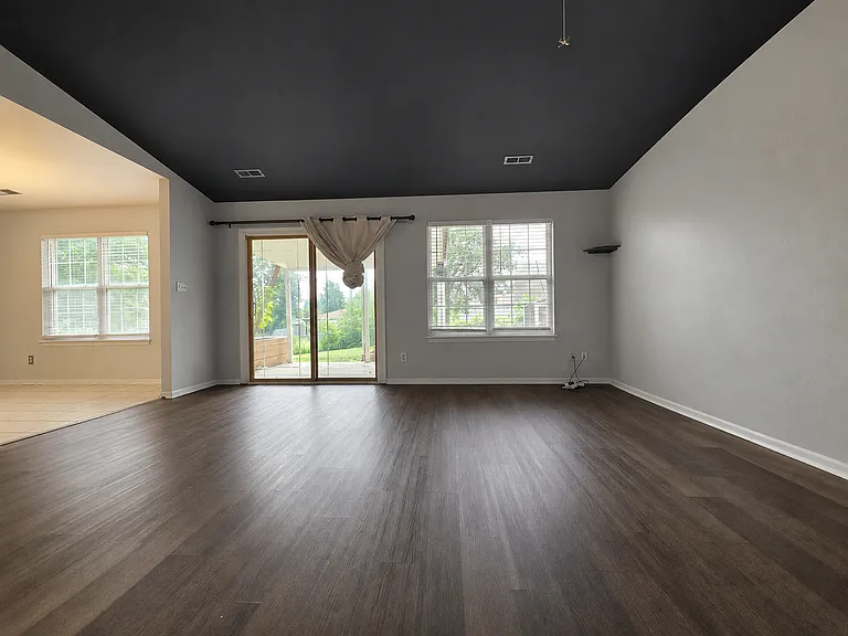 324 Palomino Ln — Photo 2
