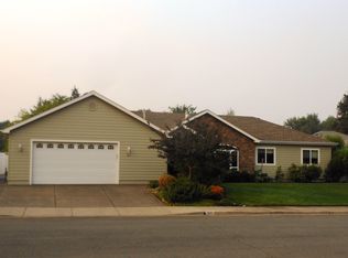 211 SW Mini Ln, Grants Pass, OR 97527