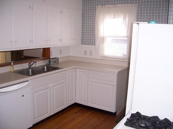 2nd image of 45 Leonard St