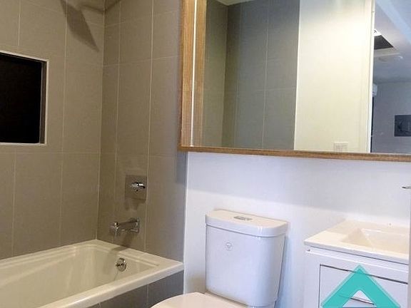 2nd image of 822 Saint Johns Pl #3FV