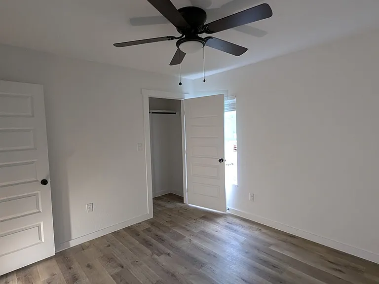 2105 Vista Rosa #B — Photo 10