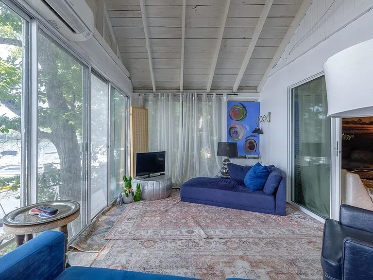 8 Frost Rd — Photo 15
