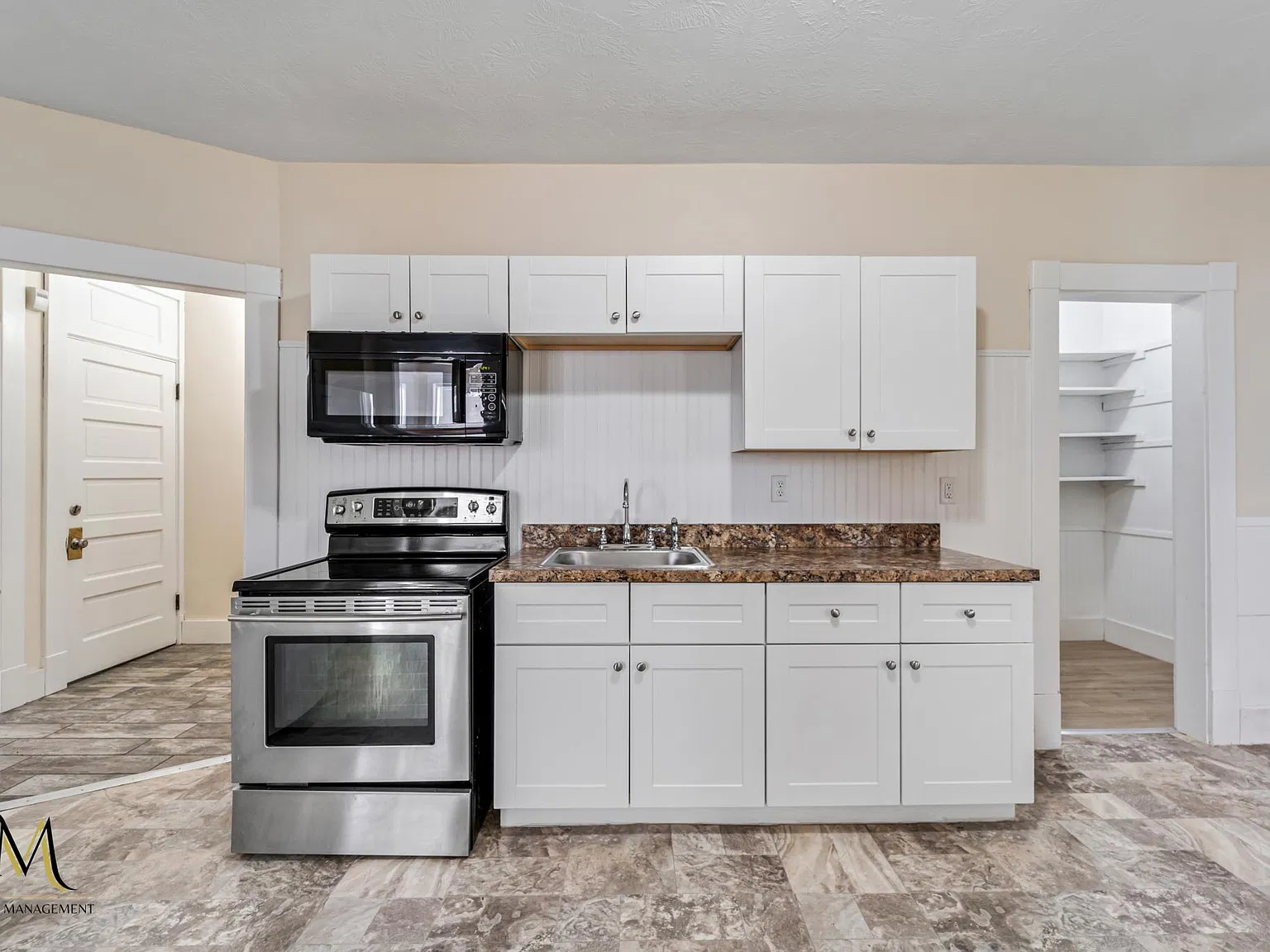 2 bed, 1000 sqft, $1,600 — Photo 2