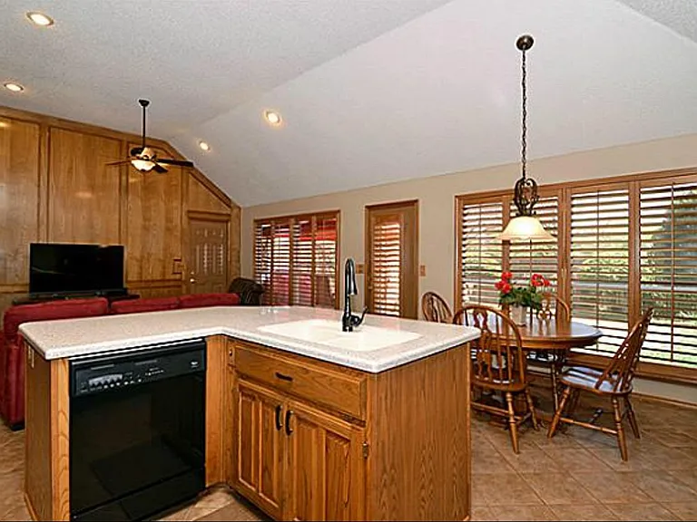 316 Stone Creek Dr — Photo 10