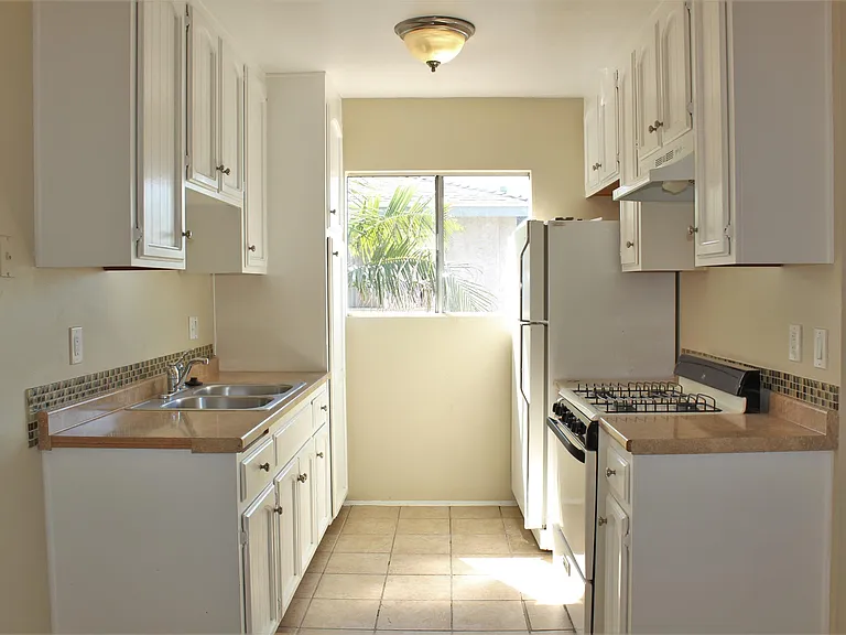 4137 Chamoune Ave #D — Photo 6