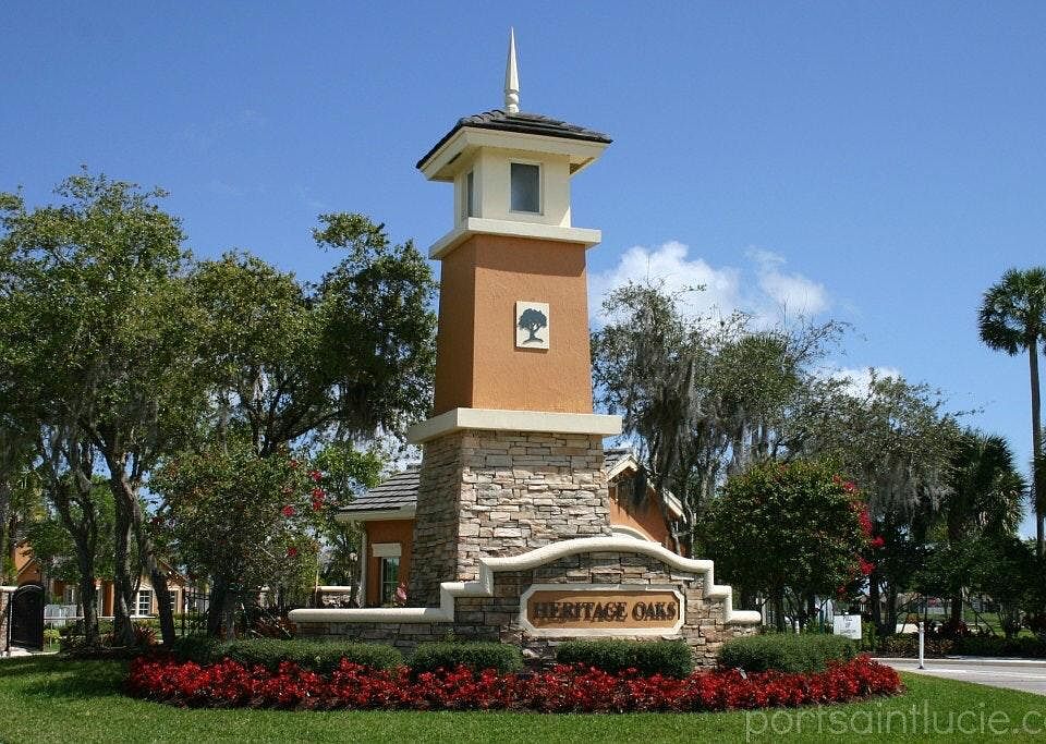 Heritage Oaks entrance