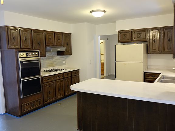5th image of 666 Chelmsford Ln Unit D