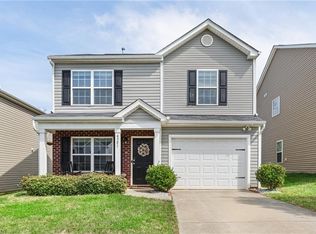 4381 Oak Pointe Dr, Winston Salem, NC 27105