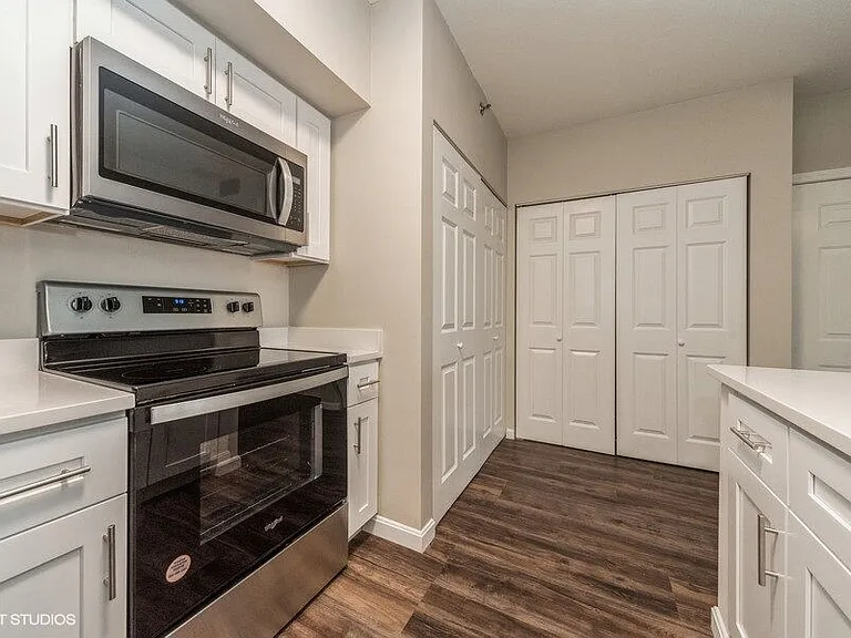 Cloverleaf Apartments — Photo 40