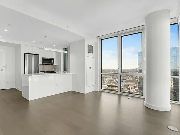 29-22 Northern Blvd, Long Island City, NY 11101