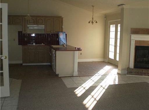 5th image of 304 Giacomo St