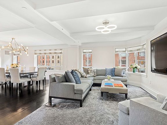 2nd image of 21 E 61st St APT 6E